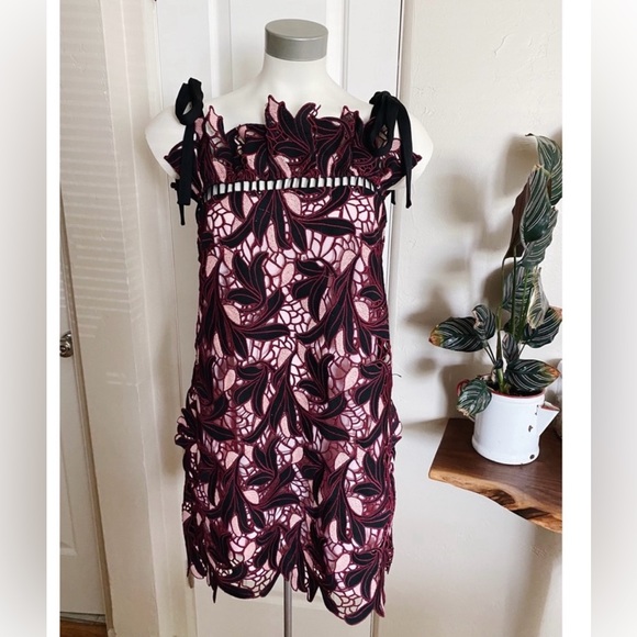 Elliatt Thisbe Appliqué Dress - Picture 3 of 7